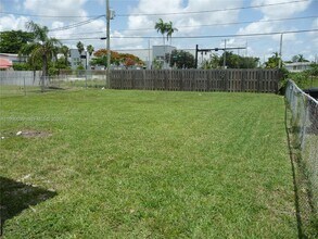 841 NW 10th St in Hallandale Beach, FL - Building Photo - Building Photo