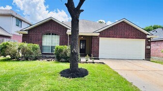 10614 Desert Springs Cir in Houston, TX - Building Photo