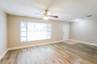 10103 NW 82nd St in Tamarac, FL - Building Photo - Building Photo