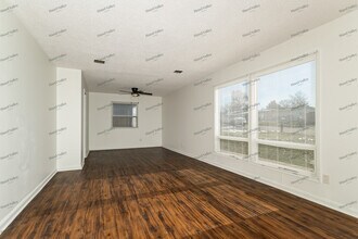 747 Chevron Dr in St. Louis, MO - Building Photo - Building Photo