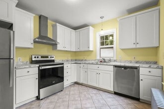 10 Cottage St in North Attleboro, MA - Building Photo - Building Photo