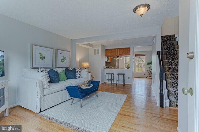 1534 Woodcrest Dr in Reston, VA - Building Photo - Building Photo