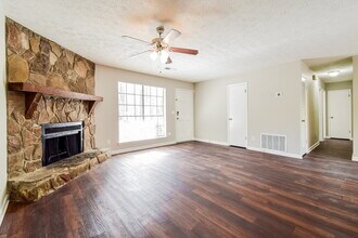2464 Hewatt Rd in Snellville, GA - Building Photo - Building Photo