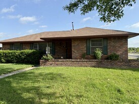 1402 Linden Dr in Denton, TX - Building Photo