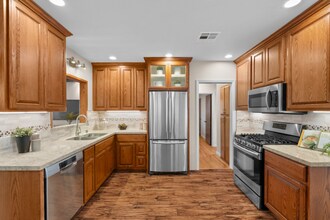 248 S Virginia Ave in Burbank, CA - Building Photo - Building Photo