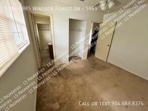 5984-5985 Windsor Forest Dr in Jacksonville, FL - Foto de edificio - Building Photo