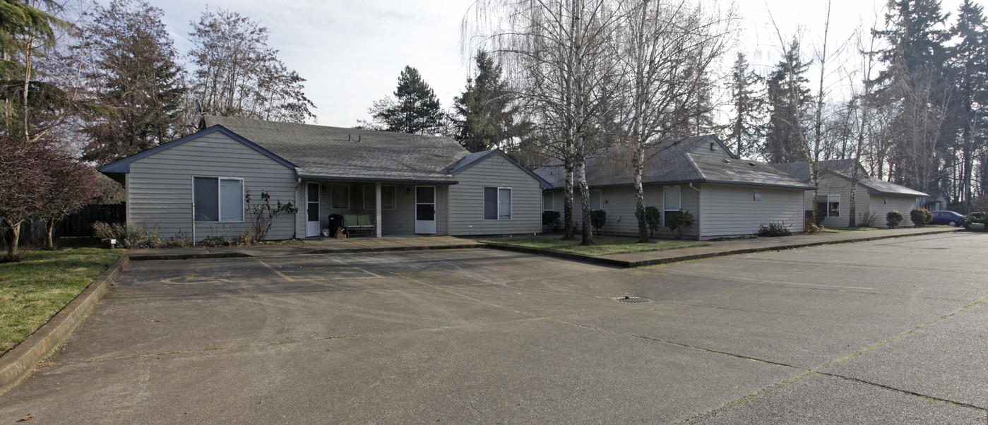 3672-3698 Ellie Ct in Keizer, OR - Building Photo