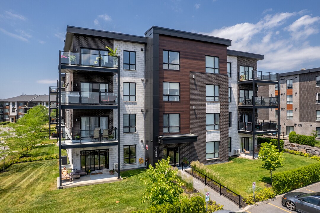 325 De La Belle-Dame Av in La Prairie, QC - Building Photo