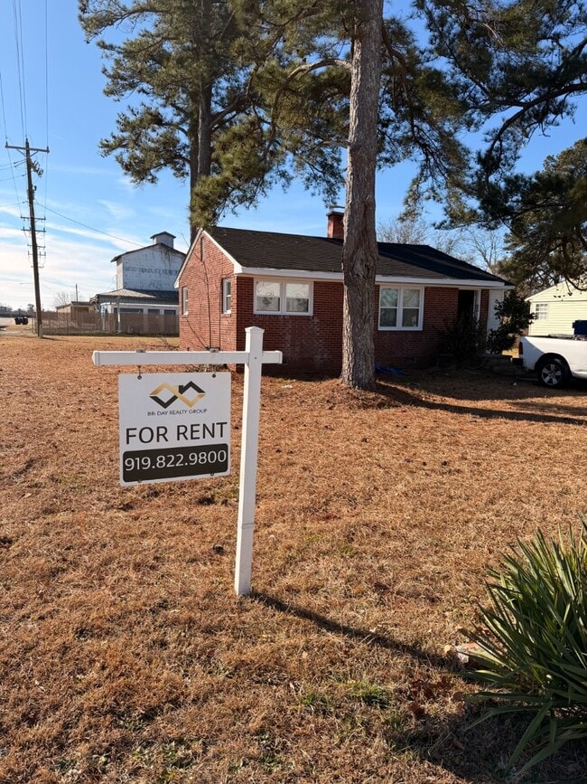 property at 910 E Divine St