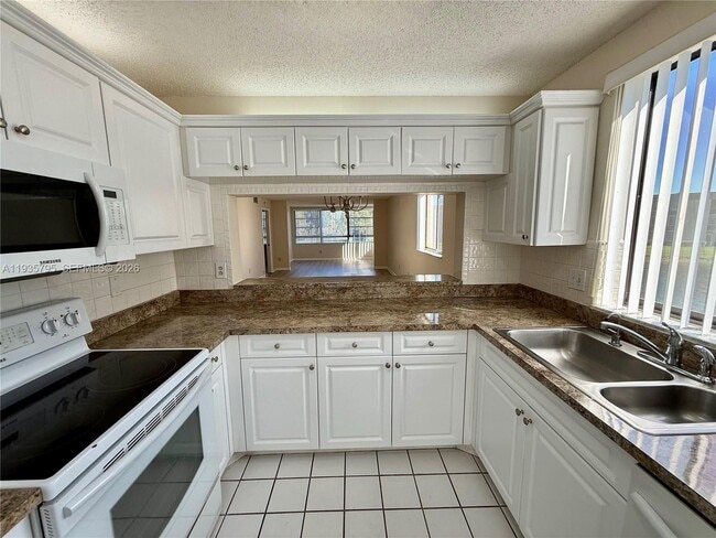 10426 E Clairmont Cir in Tamarac, FL - Building Photo - Building Photo