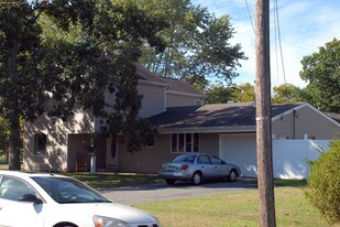 1100 Ruby Dr in Toms River, NJ - Building Photo