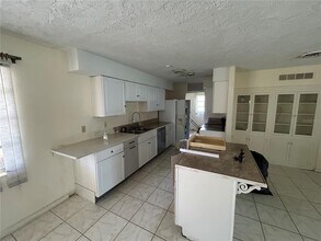 626 Chevy Chase Dr in Sarasota, FL - Building Photo - Building Photo
