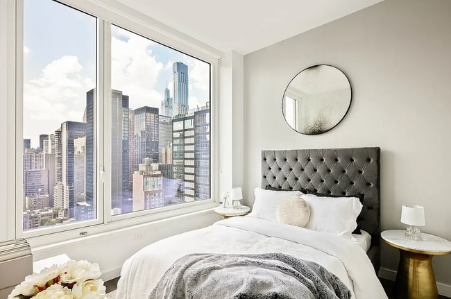 233 E 54th St in New York, NY - Foto de edificio - Building Photo