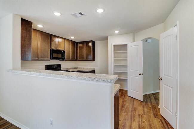 16739 Twisted Pne Dr in Conroe, TX - Building Photo - Building Photo