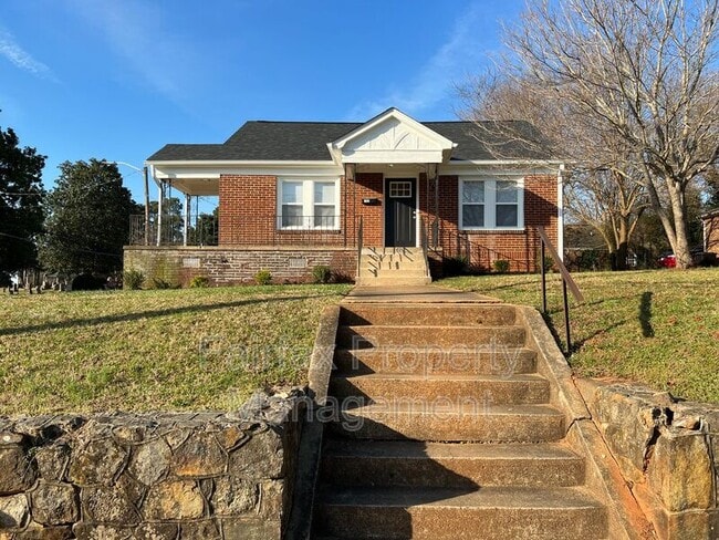 property at 102 W Summit Ave