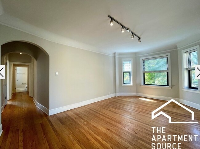 property at 2327 N Rockwell St