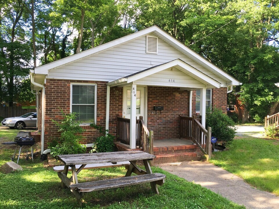 414 Whitaker St in Chapel Hill, NC - Building Photo