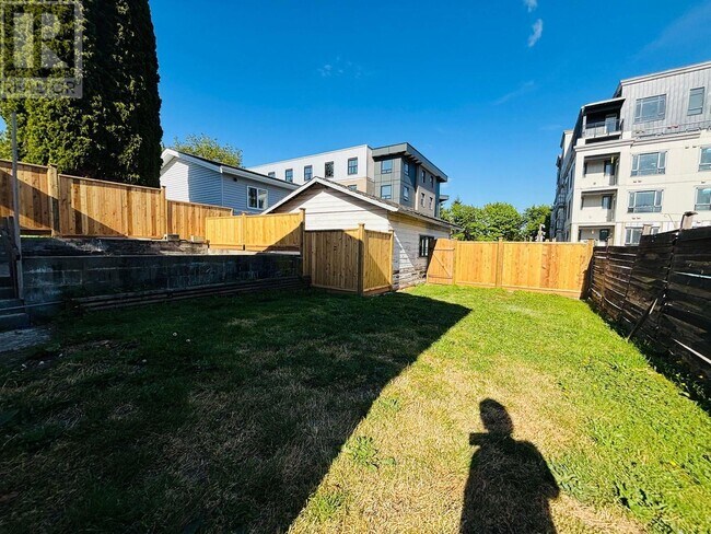 217 Lebleu St in Coquitlam, BC - Building Photo - Building Photo