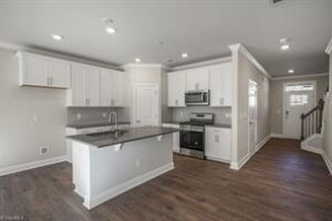 1694 Hallview Ct in Kernersville, NC - Foto de edificio - Building Photo