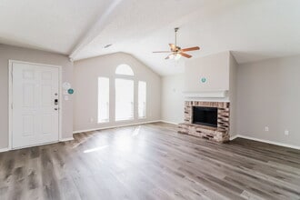 5616 Colebrook Trail in Arlington, TX - Foto de edificio - Building Photo