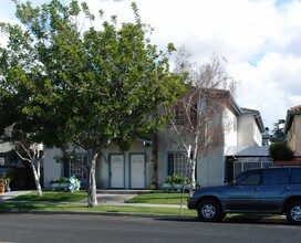 10630-10638 Oak St in Los Alamitos, CA - Building Photo - Building Photo