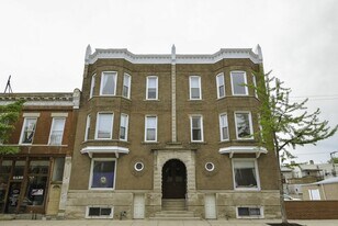 2145 W Chicago Ave, Unit 2 in Chicago, IL - Building Photo