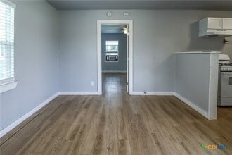 120 W Avenue A, Unit A in Killeen, TX - Building Photo - Building Photo