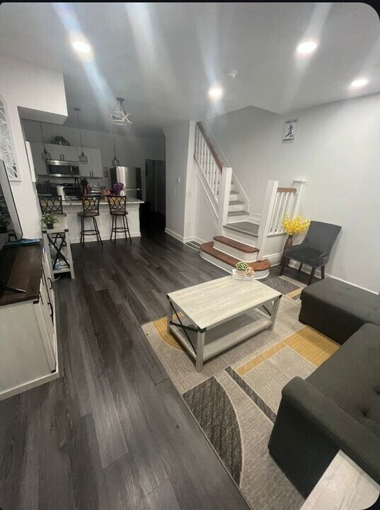 821 S Vogdes St in Philadelphia, PA - Building Photo