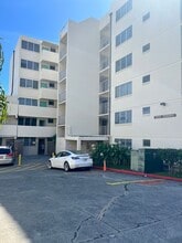 1555 Pohaku St in Honolulu, HI - Building Photo - Building Photo