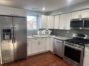 4045 St Monica Dr in Dundalk, MD - Foto de edificio - Building Photo