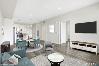 71 Connecticut Ave, Unit 301 in Norwalk, CT - Foto de edificio - Building Photo