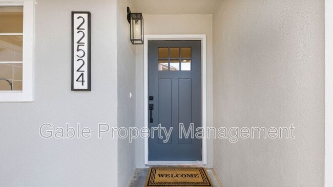 22524 Paraguay Dr in Santa Clarita, CA - Building Photo - Building Photo