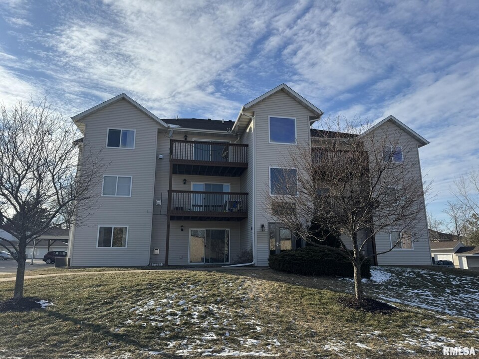 4600 Grand Ave in Davenport, IA - Building Photo