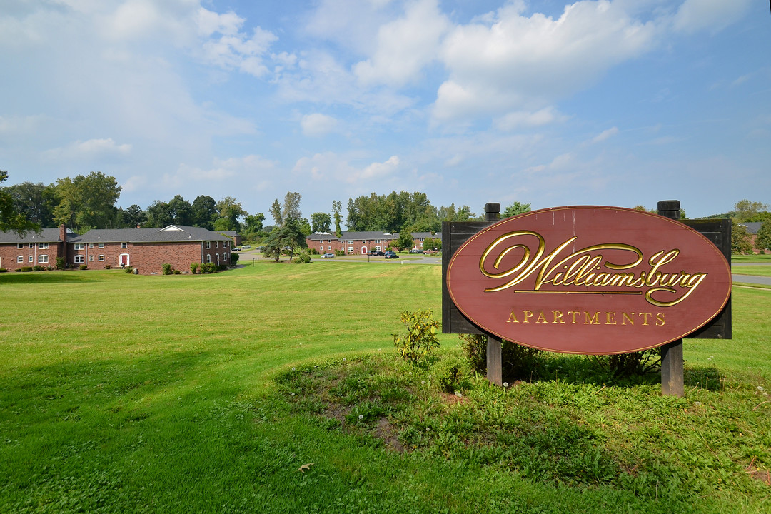 Williamsburg Apartments in Windsor, CT - Building Photo