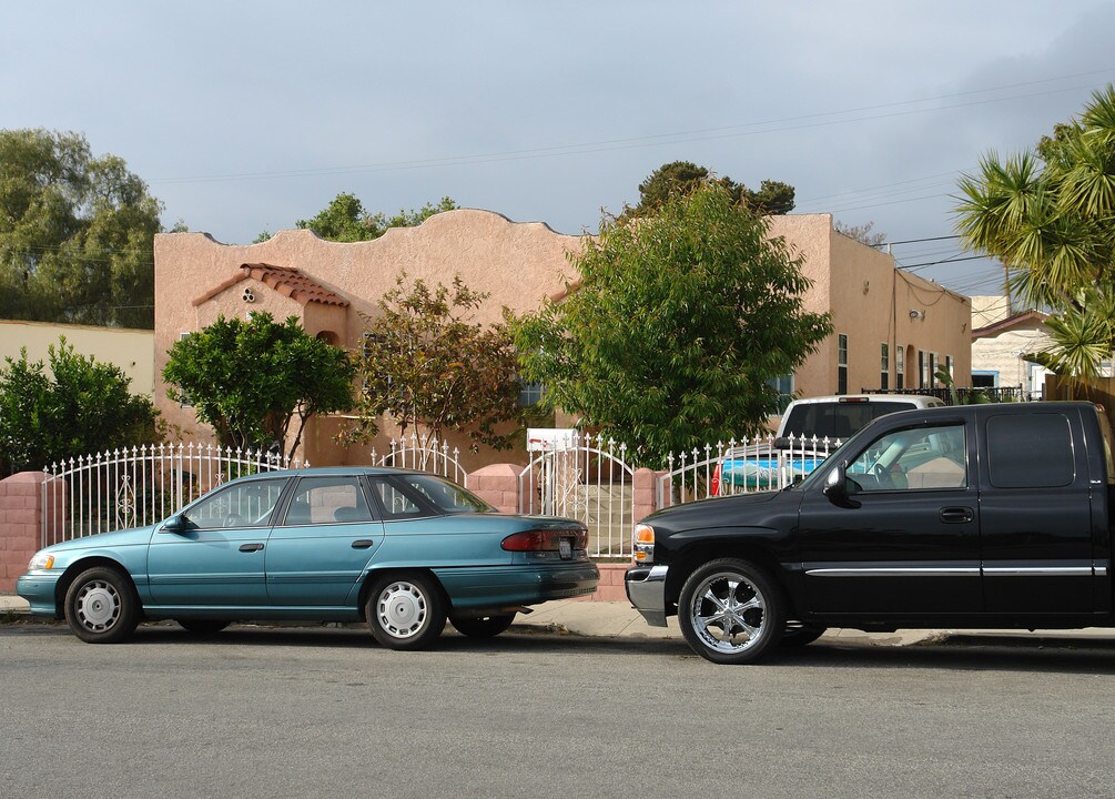 71 W Flint St in Ventura, CA - Foto de edificio