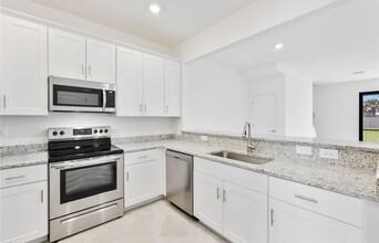 14273 Pine Lodge Ln in Ft. Myers, FL - Building Photo - Building Photo