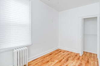 324 Stegman Pkwy in Jersey City, NJ - Building Photo - Building Photo