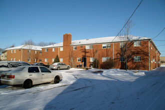 Z on Maple in Clawson, MI - Foto de edificio - Building Photo