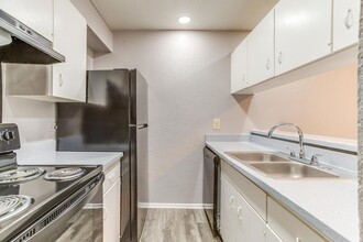 Vista Buena Apartments in Dallas, TX - Building Photo - Building Photo