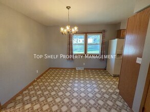 2556 Grandview Ave in Des Moines, IA - Building Photo - Building Photo