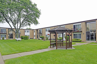 Lincoln Woods Apartments