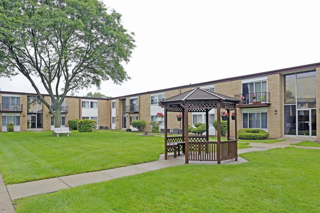 Lincoln Woods in Oak Park, MI - Foto de edificio