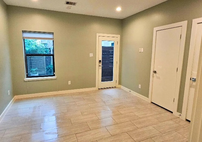 1211 Thompson St in Houston, TX - Building Photo - Building Photo