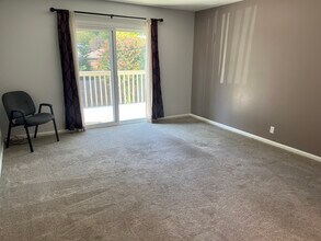 1935 Gardiner Ln in Louisville, KY - Building Photo - Building Photo