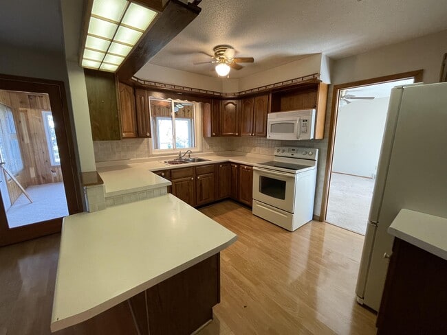 1608 Mitchell Dr in Faribault, MN - Building Photo - Building Photo