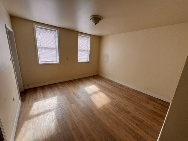 2004 W Lincoln Ave in Milwaukee, WI - Building Photo - Building Photo