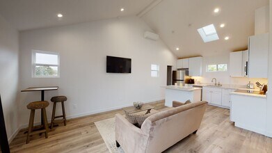 354 E Ave, Unit MARKETING in Coronado, CA - Building Photo - Building Photo