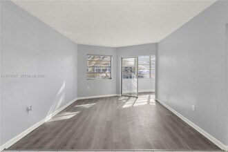 18630 NE 18th Ave in Miami, FL - Building Photo - Building Photo