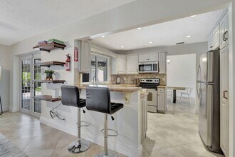 1104 Jackpine St in Wellington, FL - Foto de edificio - Building Photo