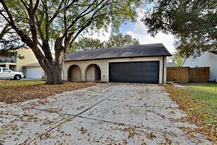 10103 Golden Meadow Dr in Houston, TX - Building Photo